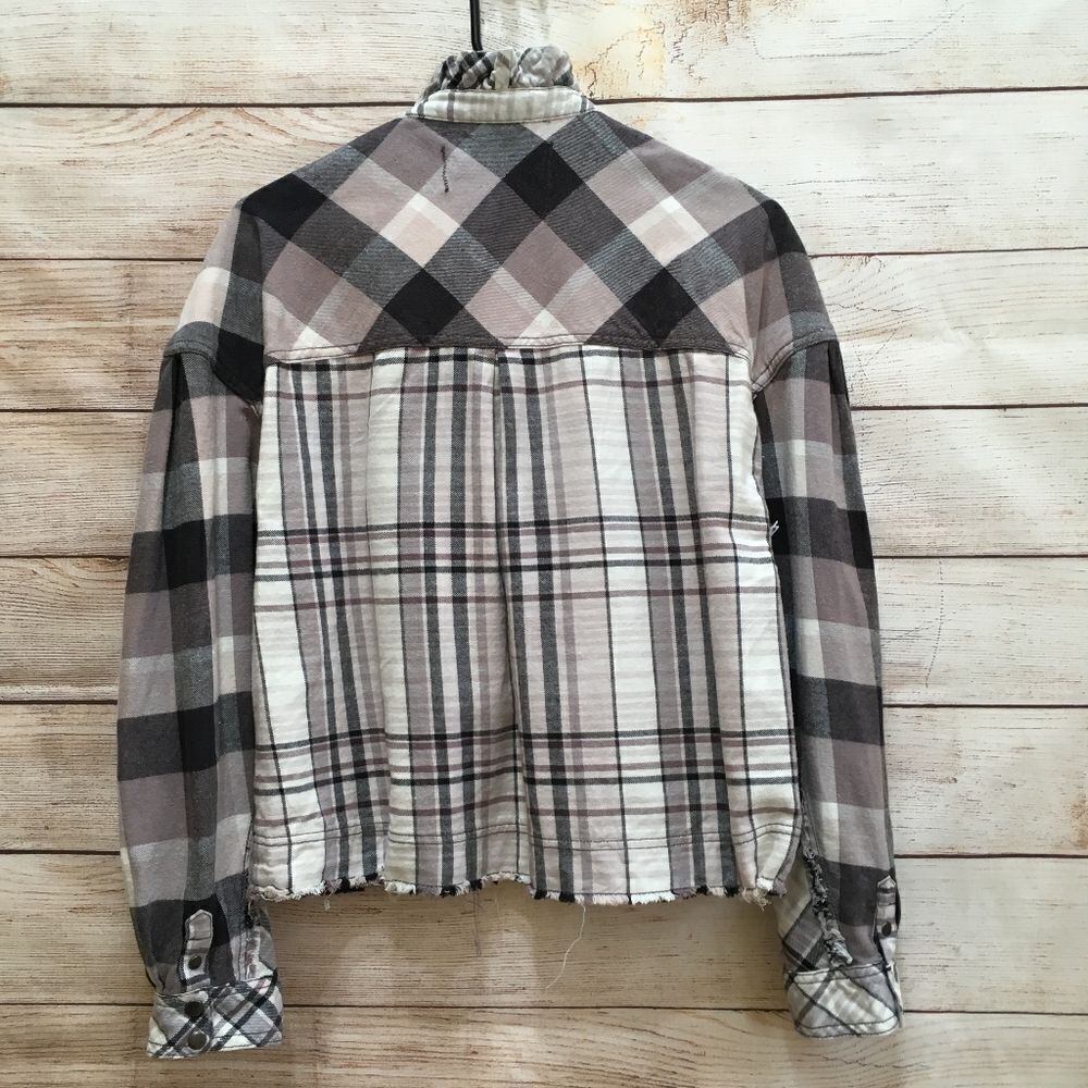 WE THE FREE‎ EMILY FLANNEL OVERSIZED TOP IN CHARCOAL PLAID - Picture 8 of 11